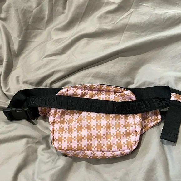 Baggu Rose Pixel Gingham Puffy Fanny Pack - Picture 2 of 3
